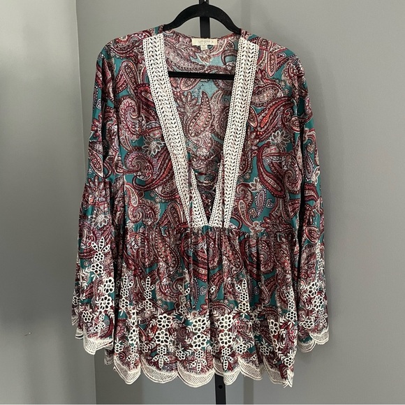 Umgee Boho Paisley Floral Print Bell Sleeve Tunic with Scalloped Hem Size 1XL - Picture 2 of 5